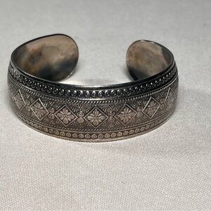 Tribal Metal Cuff Bangle Bracelet Tibetan Nepal Gypsy Style Silver Tone Boho